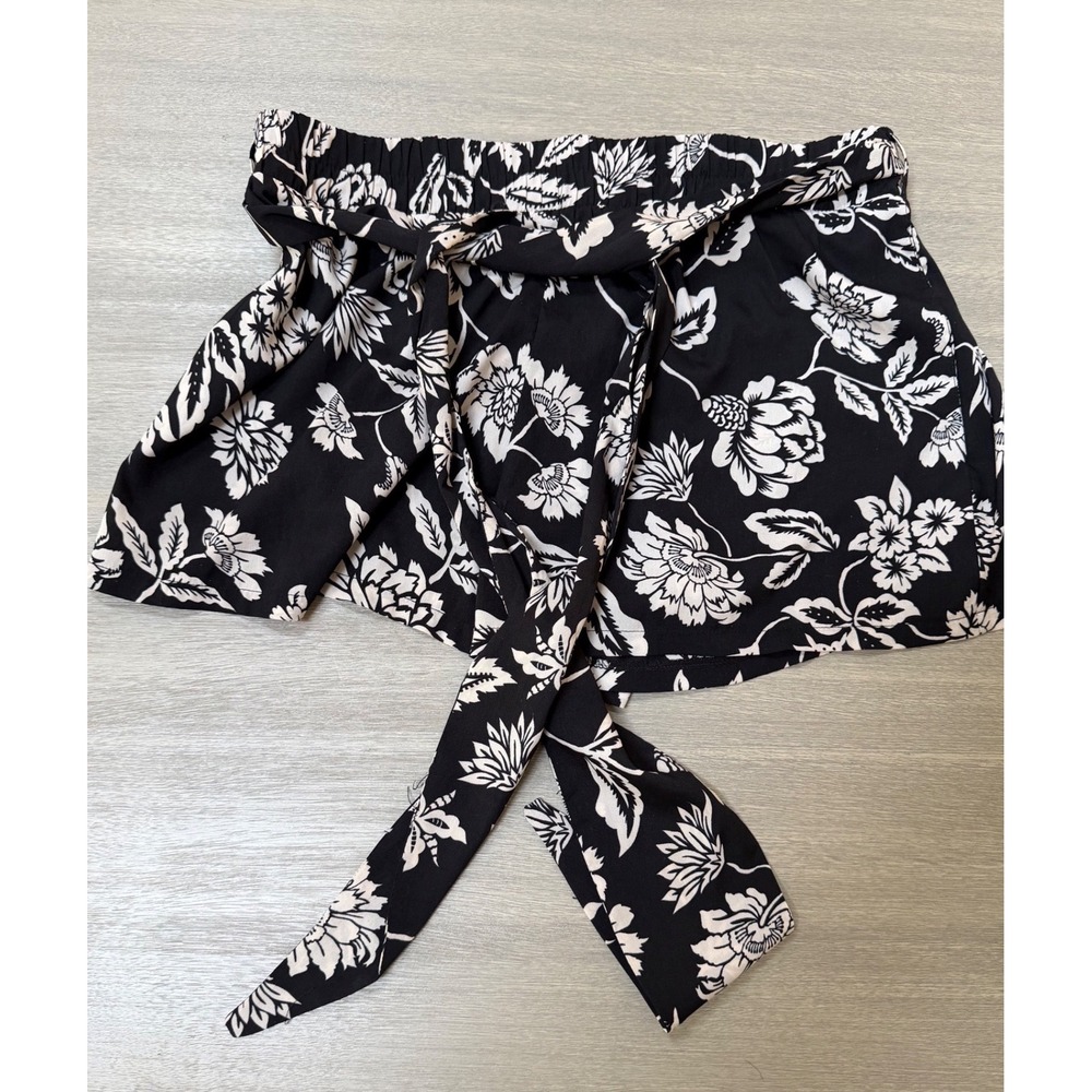Mine Women Black White Floral Tie Waist Shorts Large High Rise Relaxed